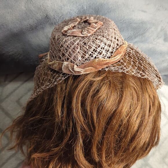 Wedding fascinator, taupe fascinator, taupe pill box with veil - Picture 5 of 10